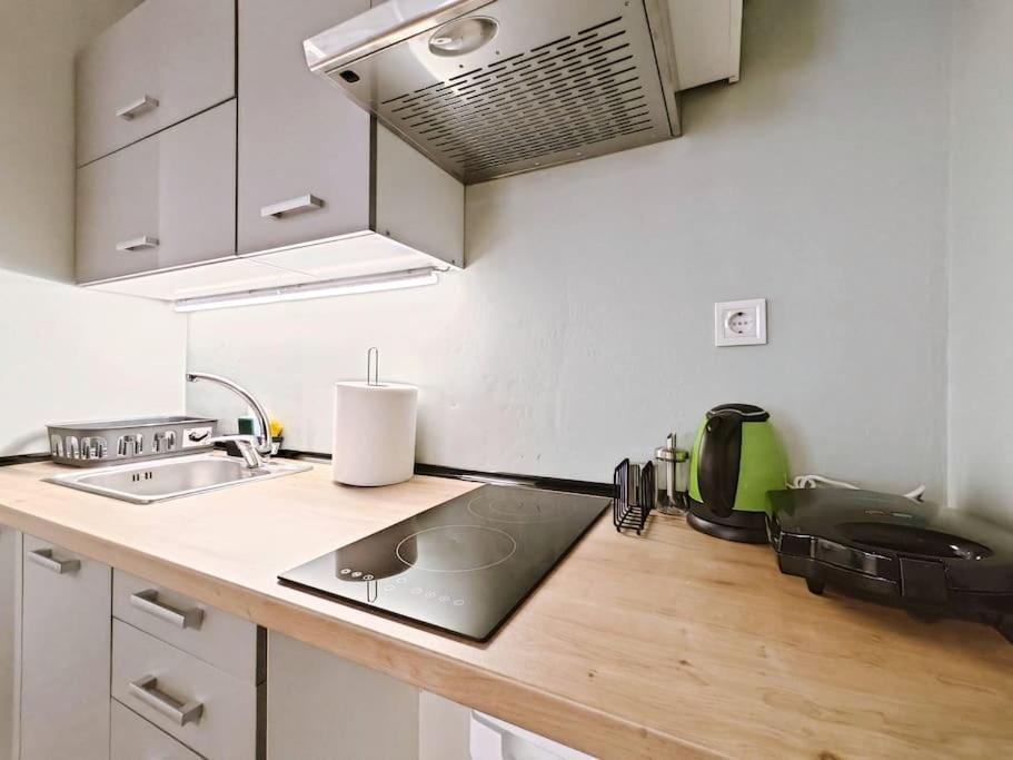 5Min Metro, Sotiria, Iatriko, Semi-Basement Apartment Athens Ngoại thất bức ảnh