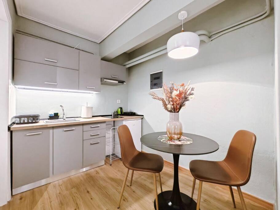5Min Metro, Sotiria, Iatriko, Semi-Basement Apartment Athens Ngoại thất bức ảnh